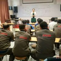 ���x����ƸՈ(q��ng)��̩��Ӣ��У���ں��Ӽ��g(sh��)��Ӗ(x��n)��(hu��)��